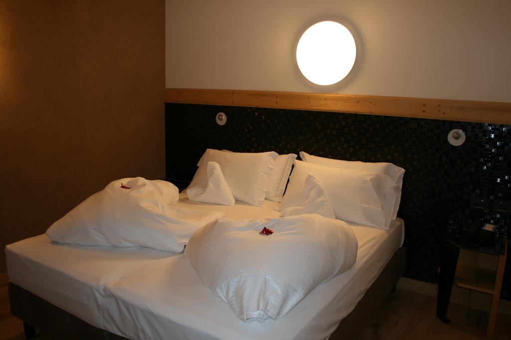 Hotel Orso Grigio كافاليسِّ الغرفة الصورة